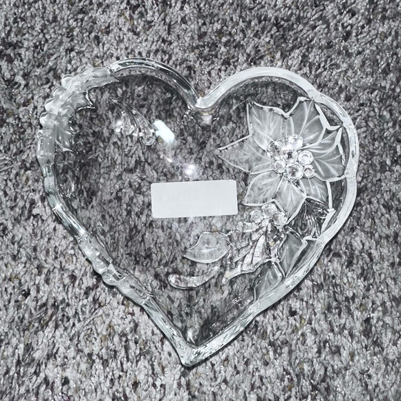 Mikasa “Christmas Bloom” Heart Crystal Dish - Picture 2 of 8
